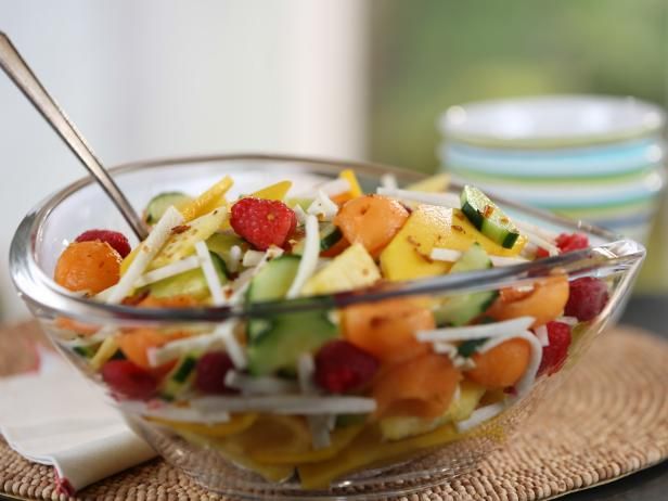 Video : Healthy Recipe of Fruit and Vegetable Salad