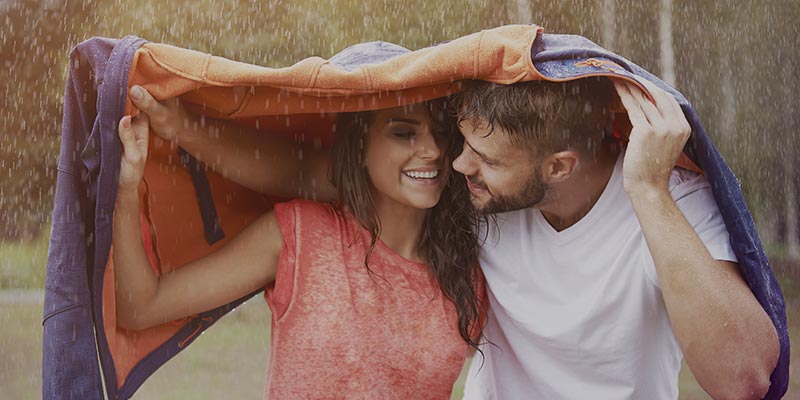 8 Tips to Enjoy Rain with Your Partner