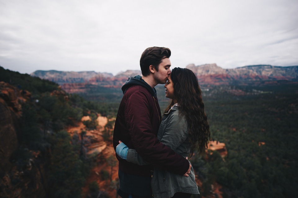 5 Signs that you're falling in Love, According to Science