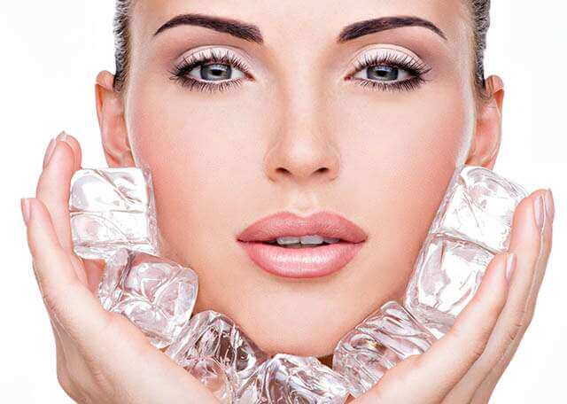 Skin Icing: To get rid of skin problems in summer, apply a piece of ice on your face