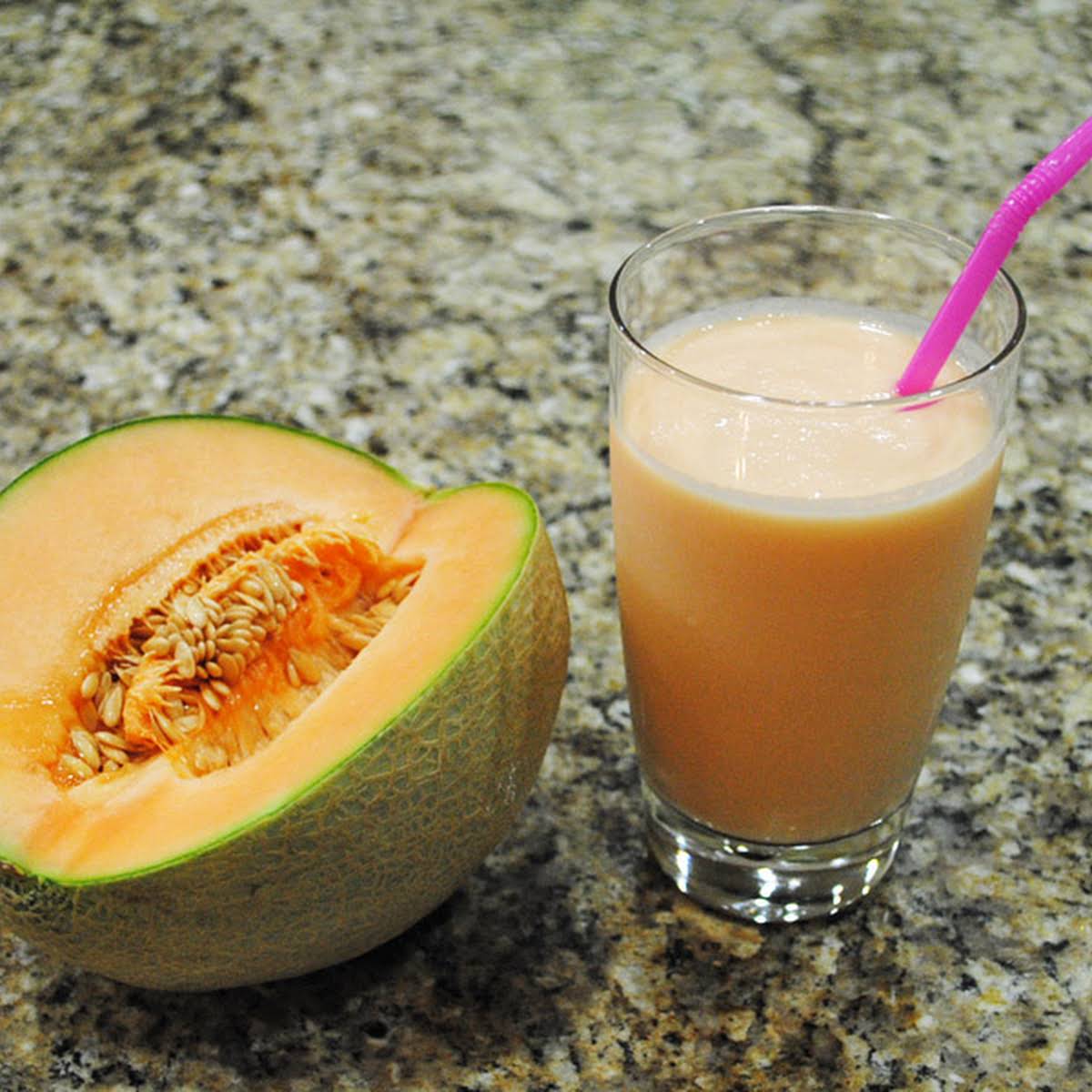 Make Mango-Muskmelon Smoothie at Home for Glowing Skin