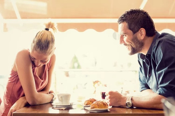 These 5 psychological hacks will help you impress the woman you like!